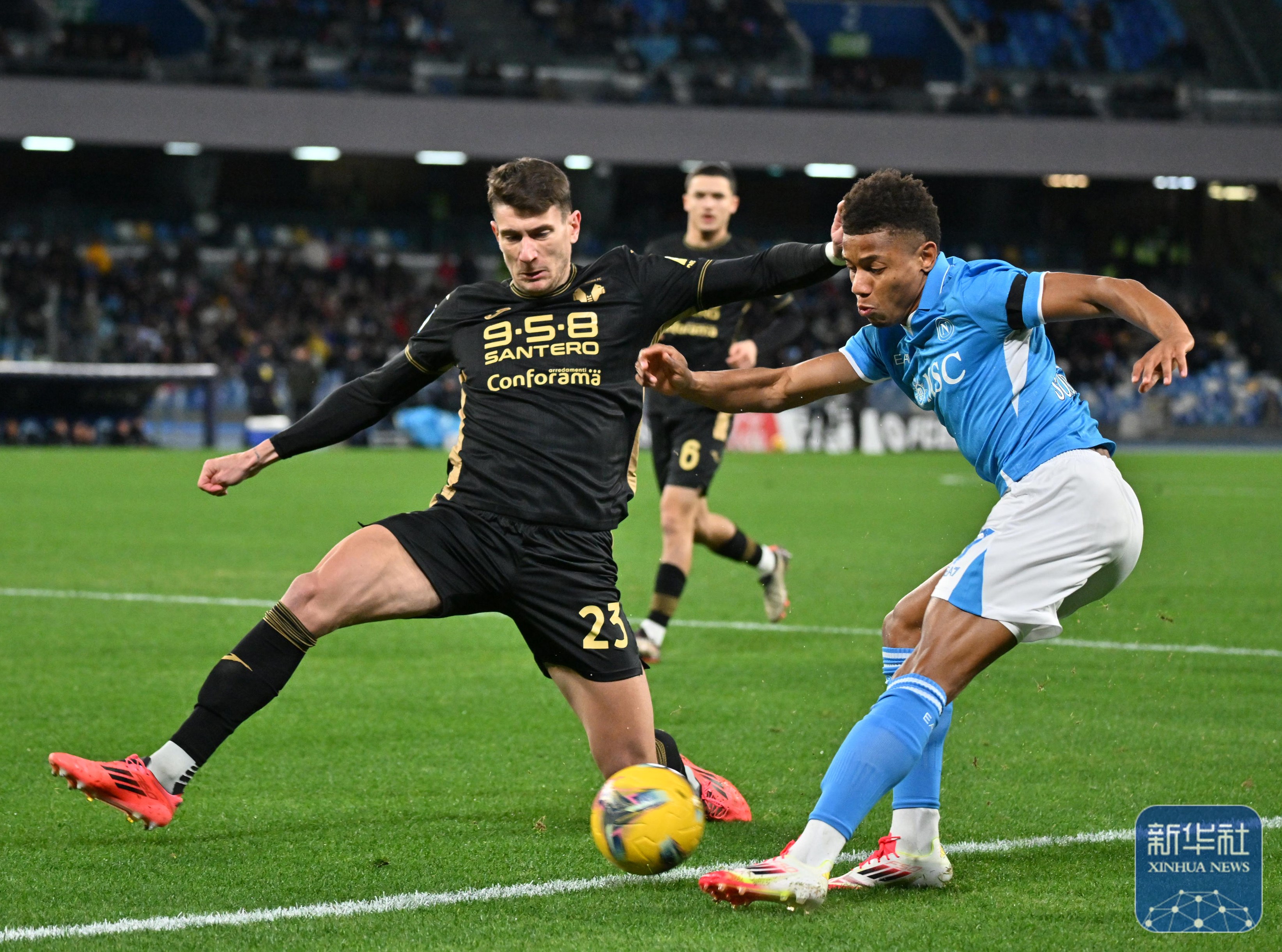 那不勒斯客场击败对手，保持不败战绩