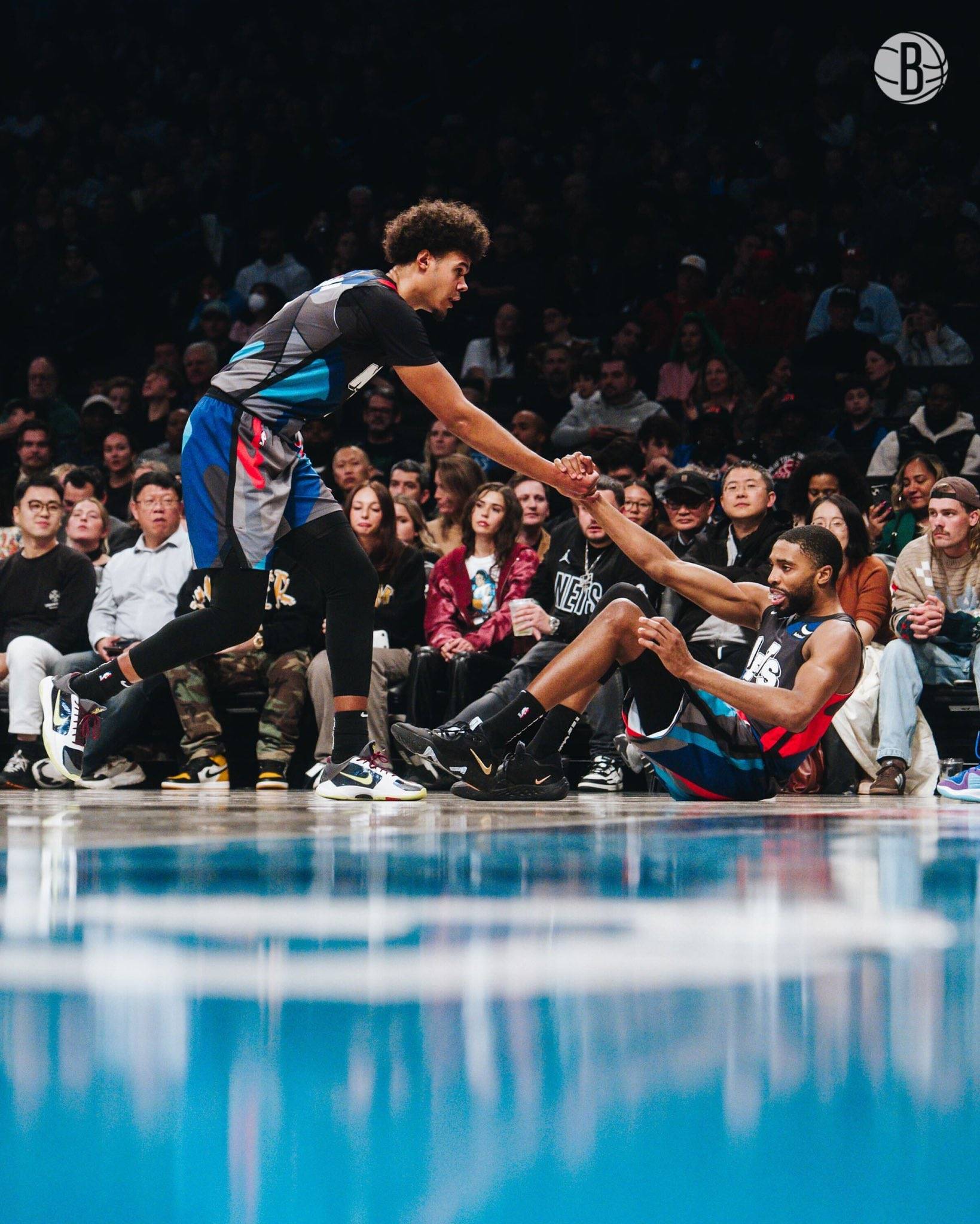 篮网队在主场逆转魔术队，提升排名的简单介绍