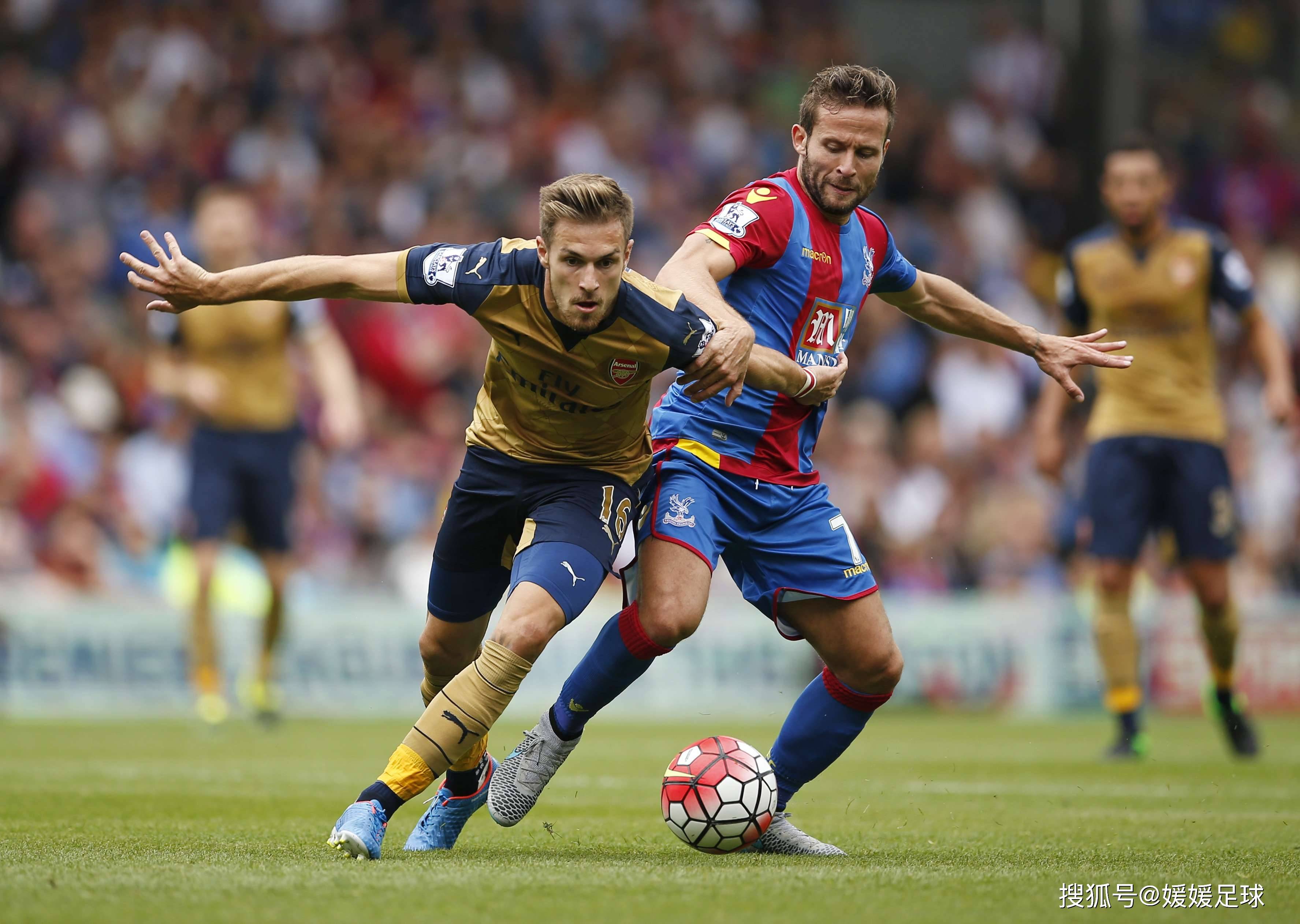 国际足球大赛上演惊心动魄的对决