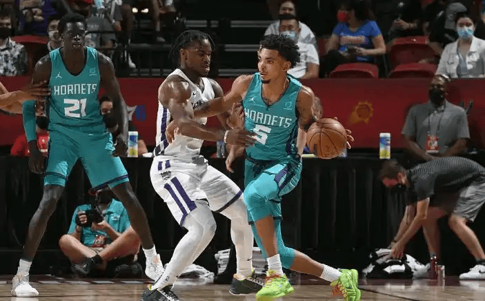 包含雄鹿力压热火，赢得本赛季首场交锋的词条