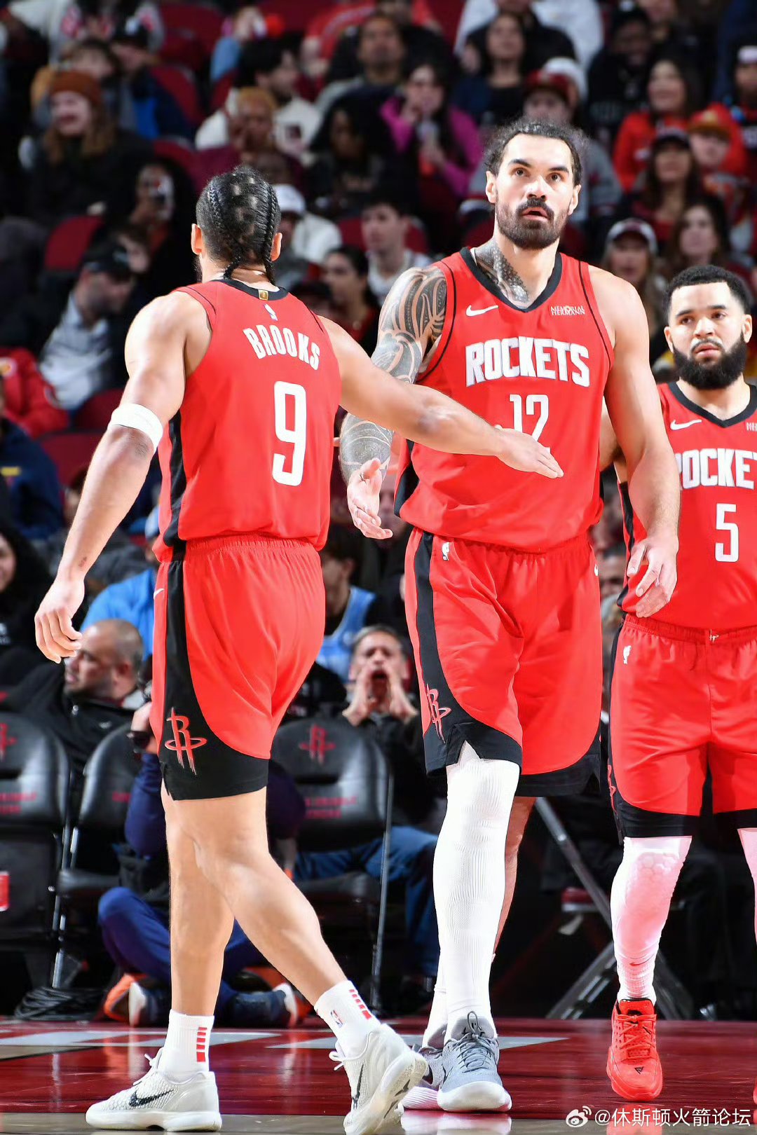 火箭胜出爵士，实现一波六连胜