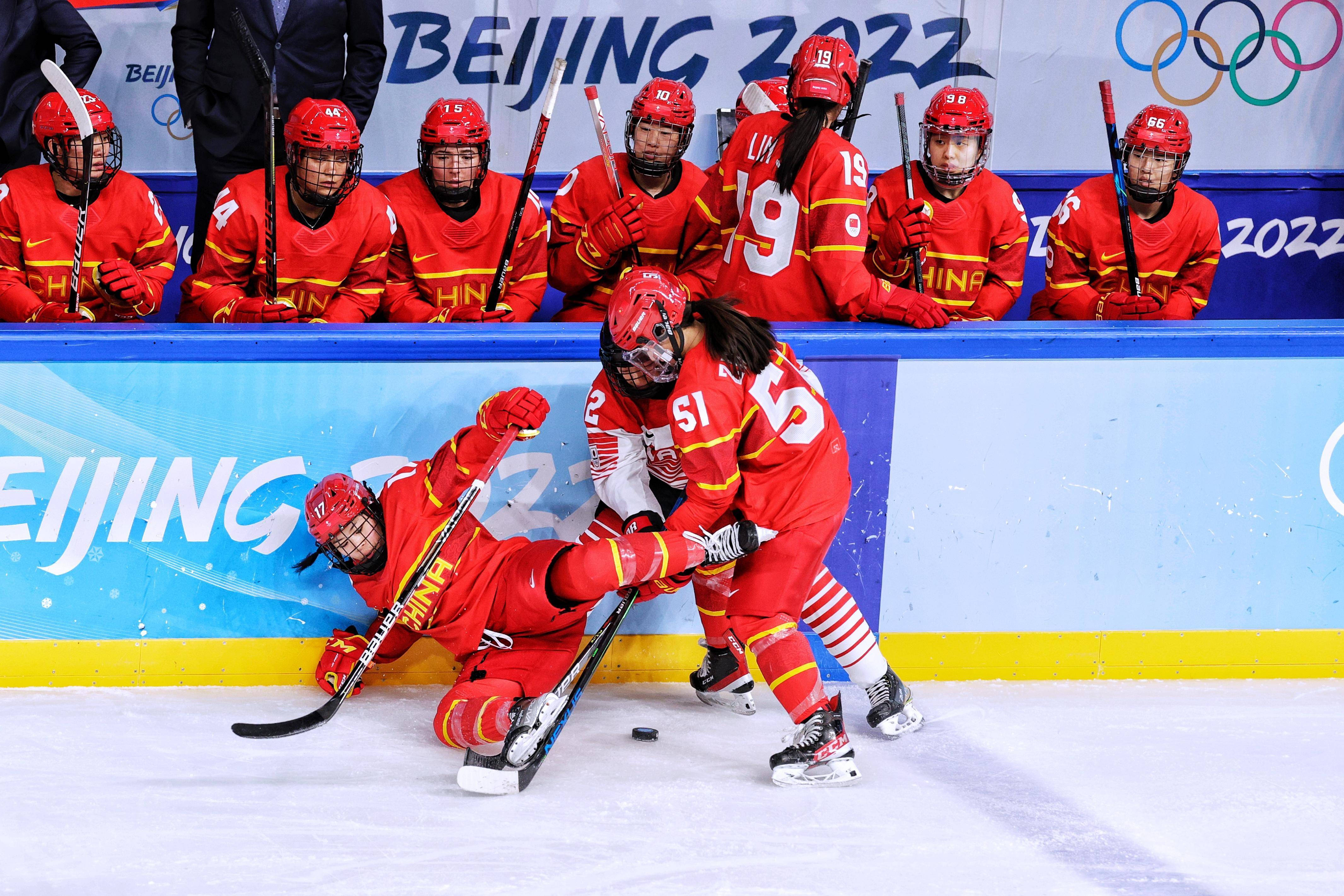 法国冰球队在激烈角逐中取得胜利