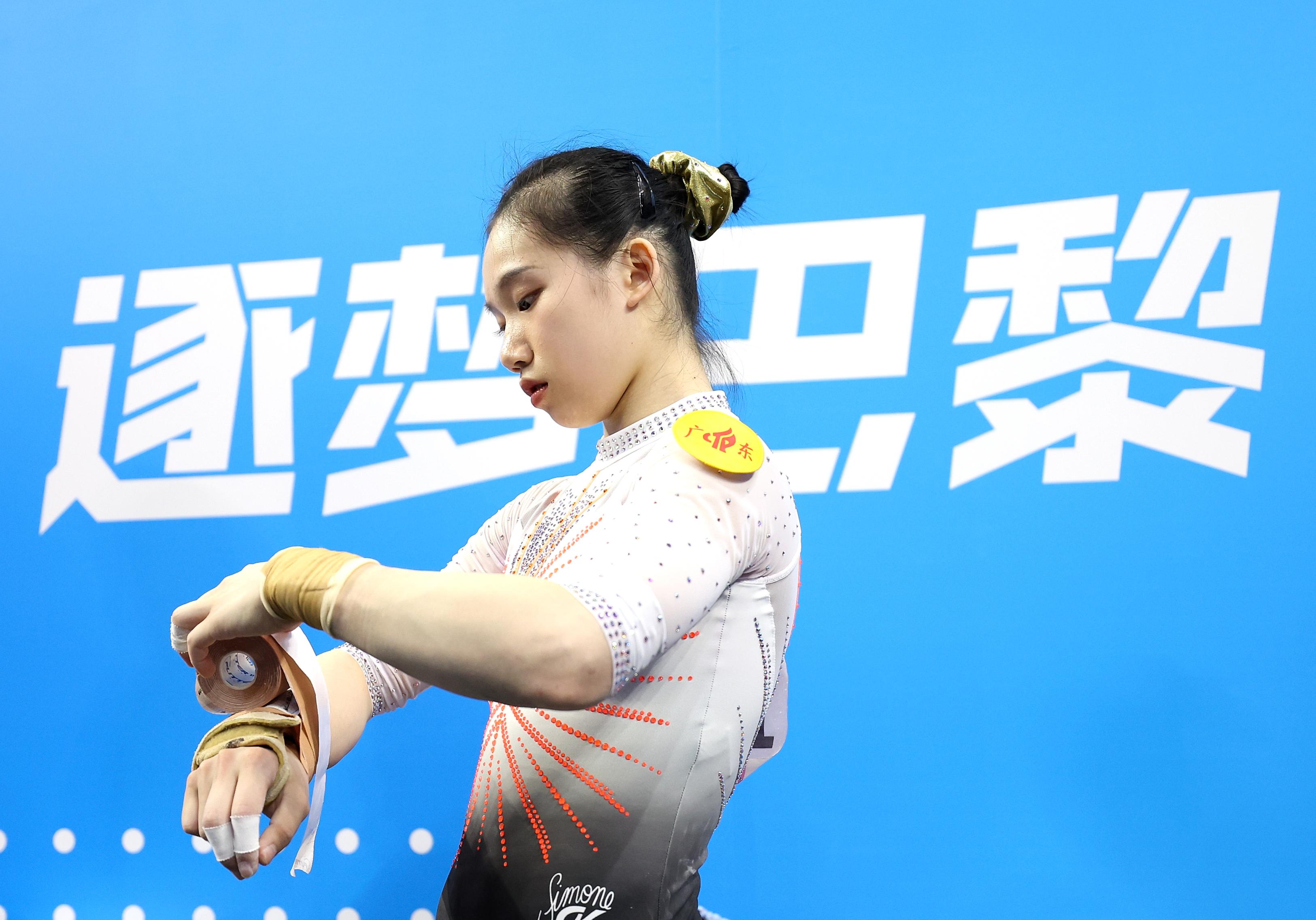 包含体操比赛选手飒爽登场斩获胜利的词条