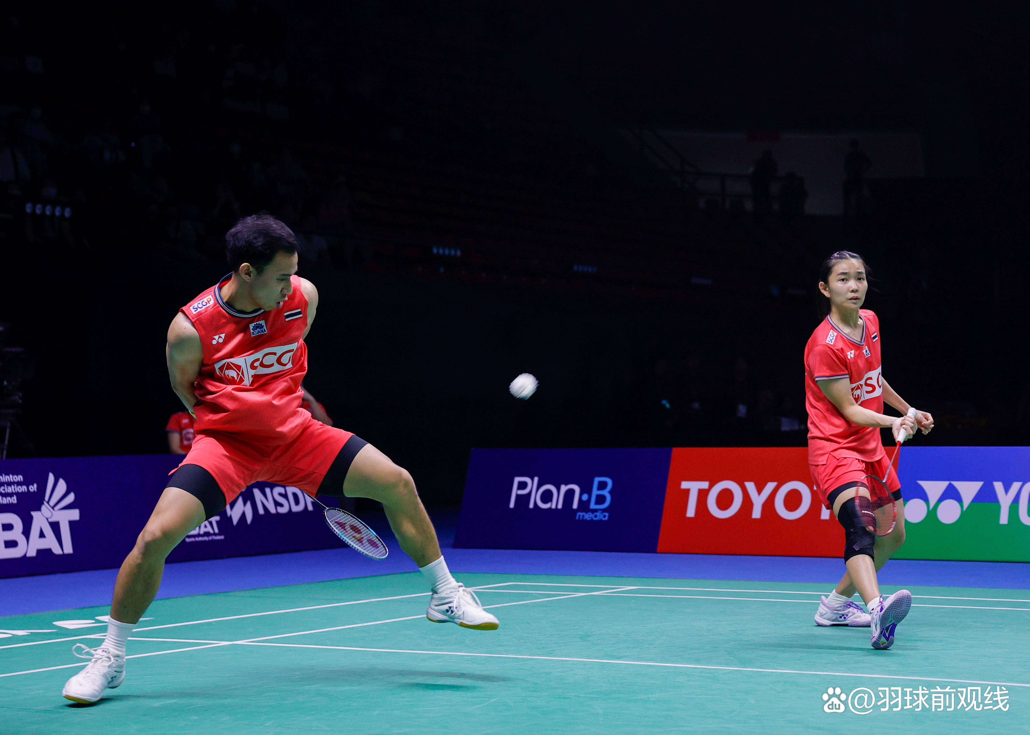 泰国选手在羽毛球比赛中惊艳全场 泰国选手在羽毛球比赛中惊艳全场