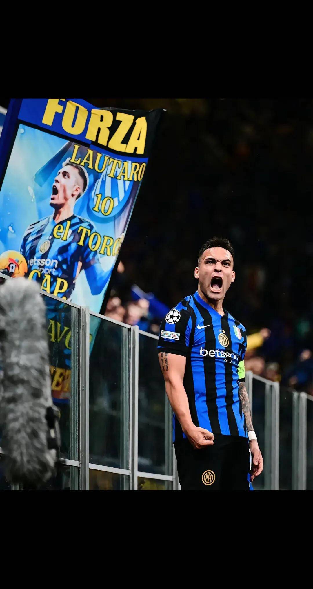 包含小组赛顺利过关，欧冠半决赛即将开战的词条