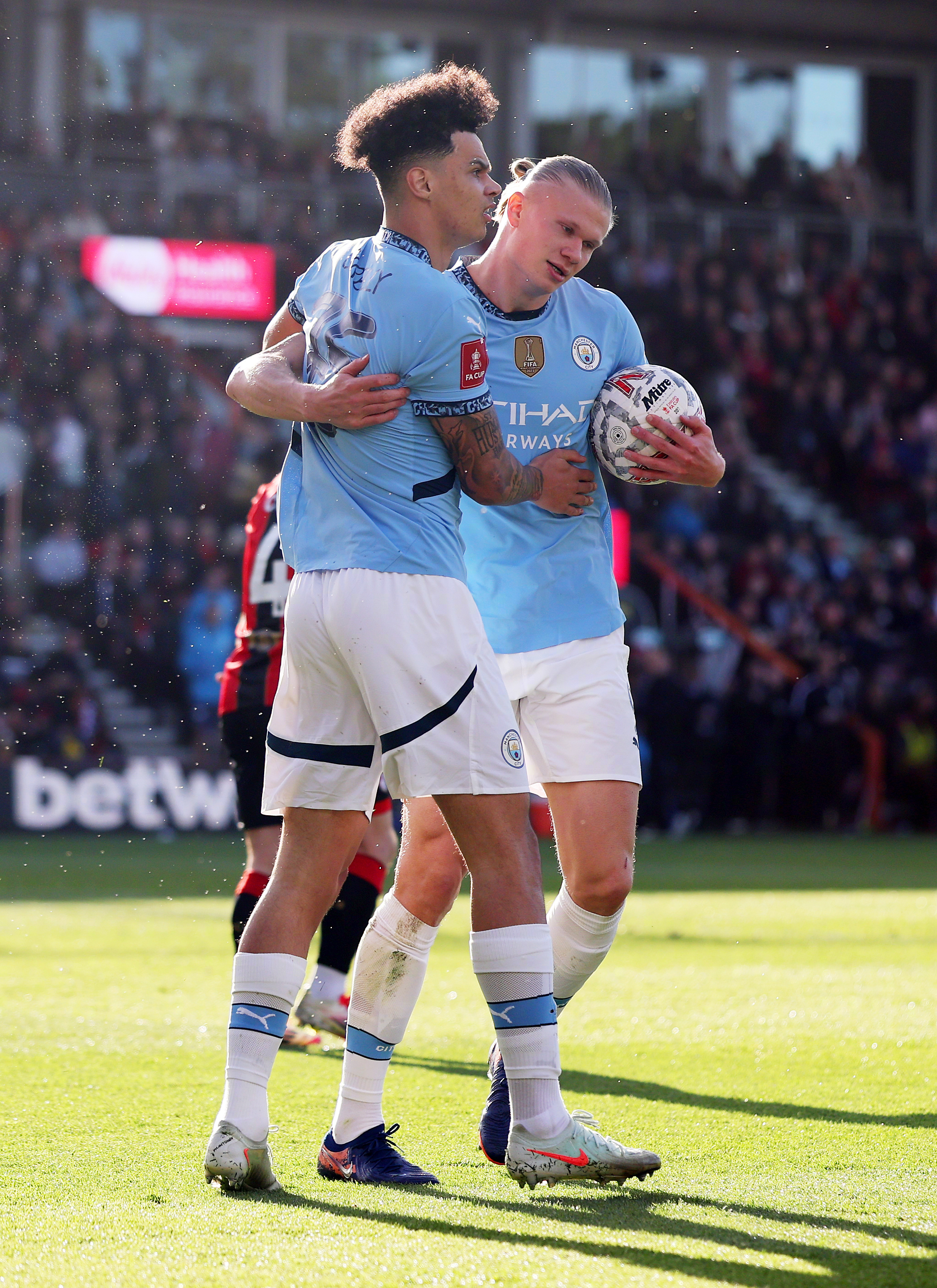 曼城在关键时刻略显疲软，难逃失败