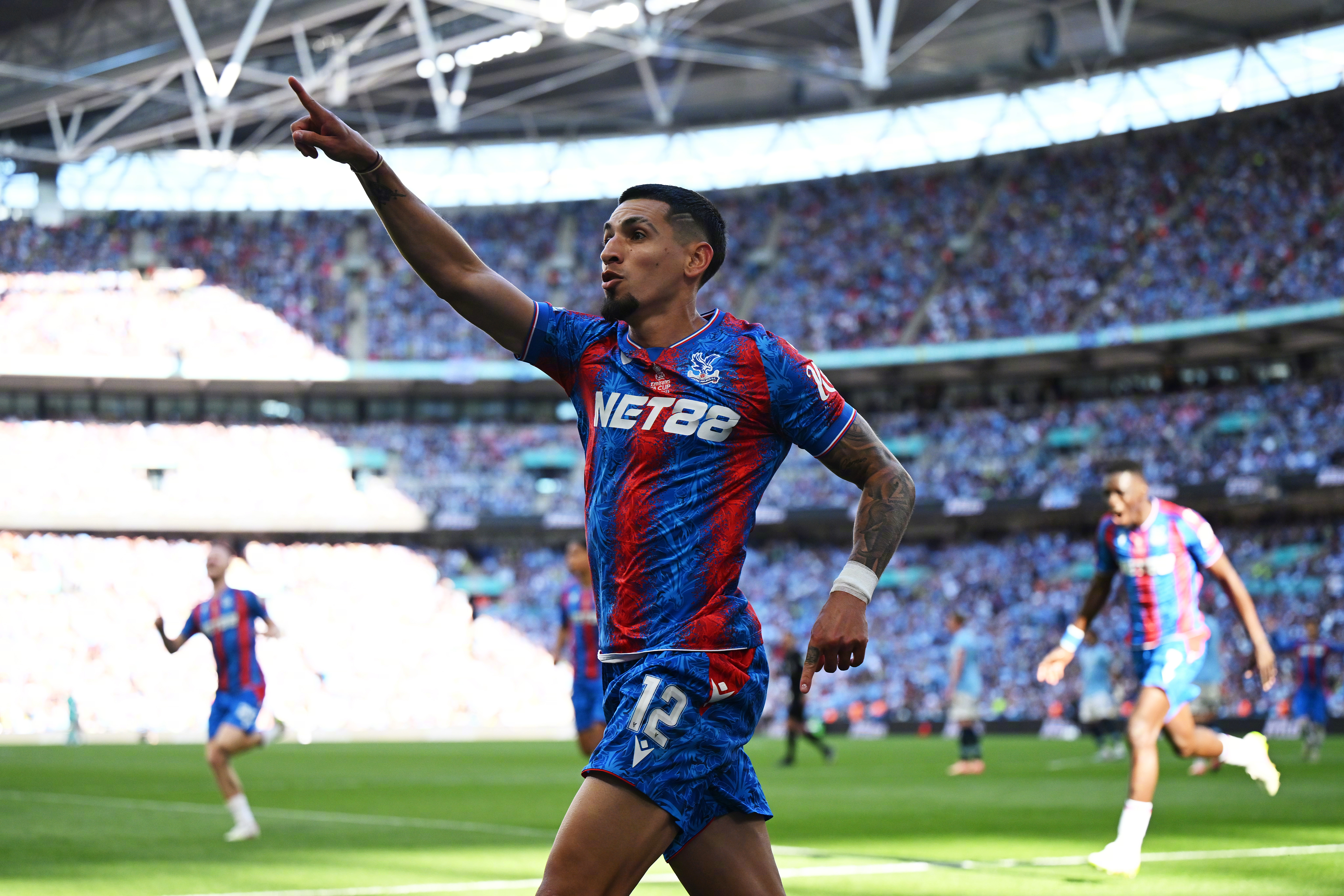 水晶宫主场惨败切尔西，降级区压力增大