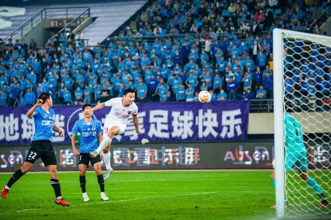 大连人主场负于深圳佳兆业，遭遇连败