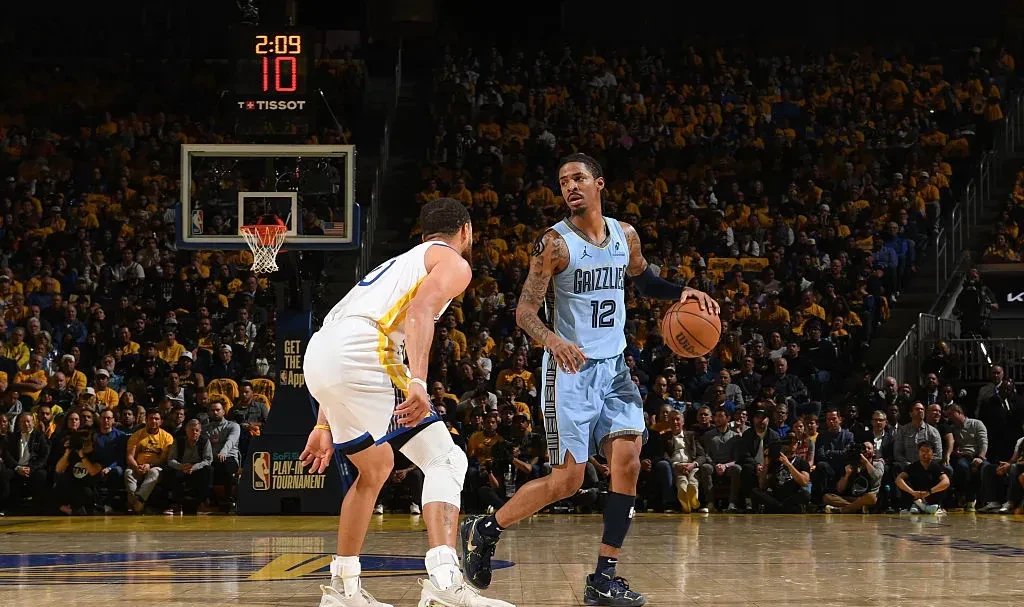 指挥官助马刺击败灰熊,重返季后赛赛场 指挥官助马刺击败灰熊,重返季后赛赛场