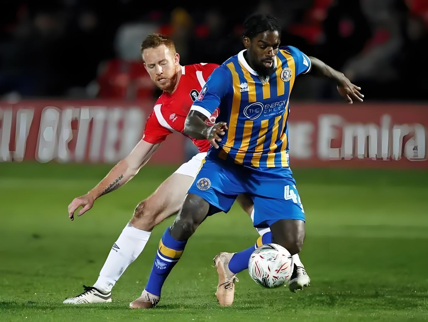 昔日传奇！欧预赛比赛中强队对决谁更胜一筹？