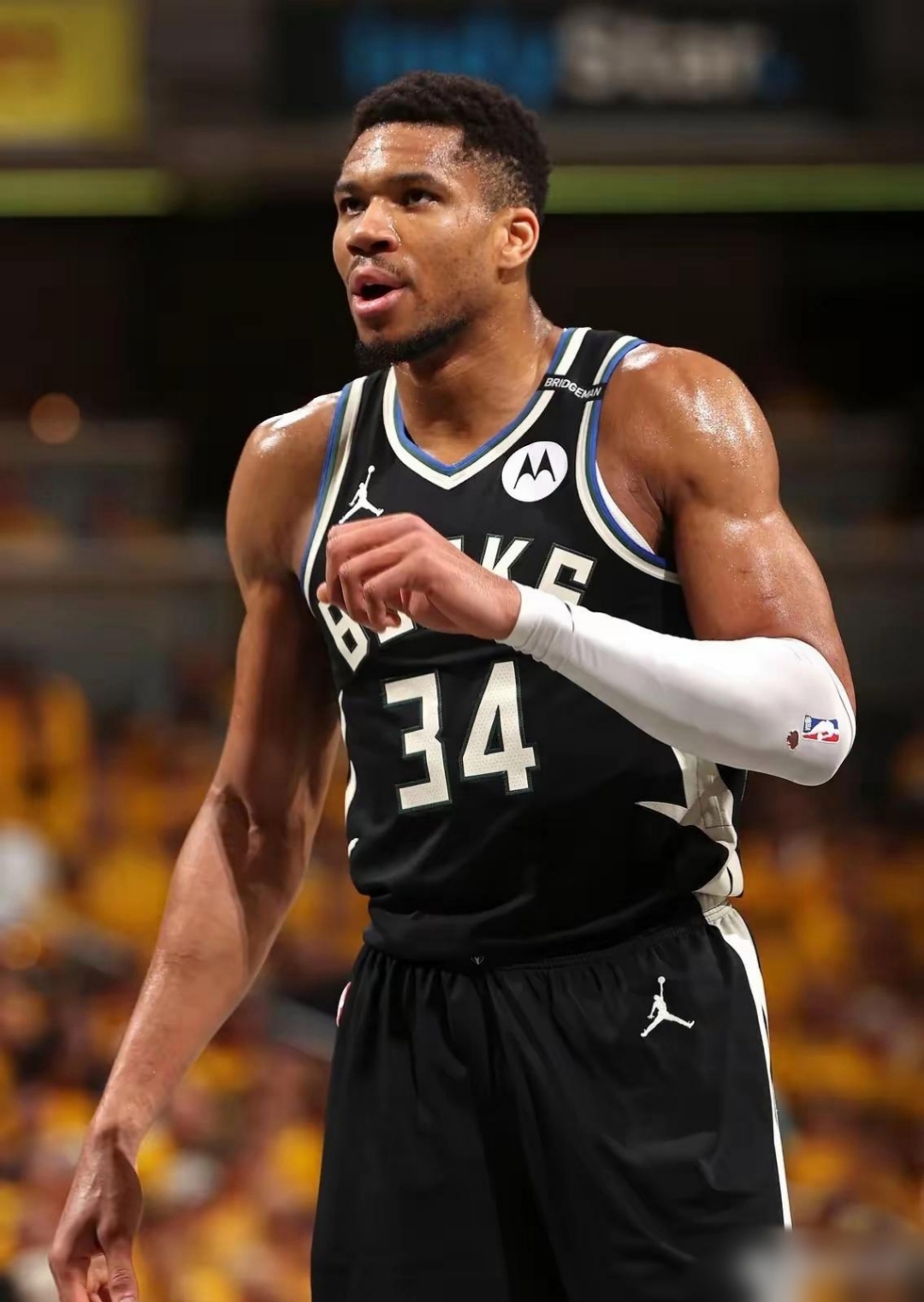 雄鹿战胜76人,字母哥再度成为球队最亮点 雄鹿战胜76人,字母哥再度成为球队最亮点