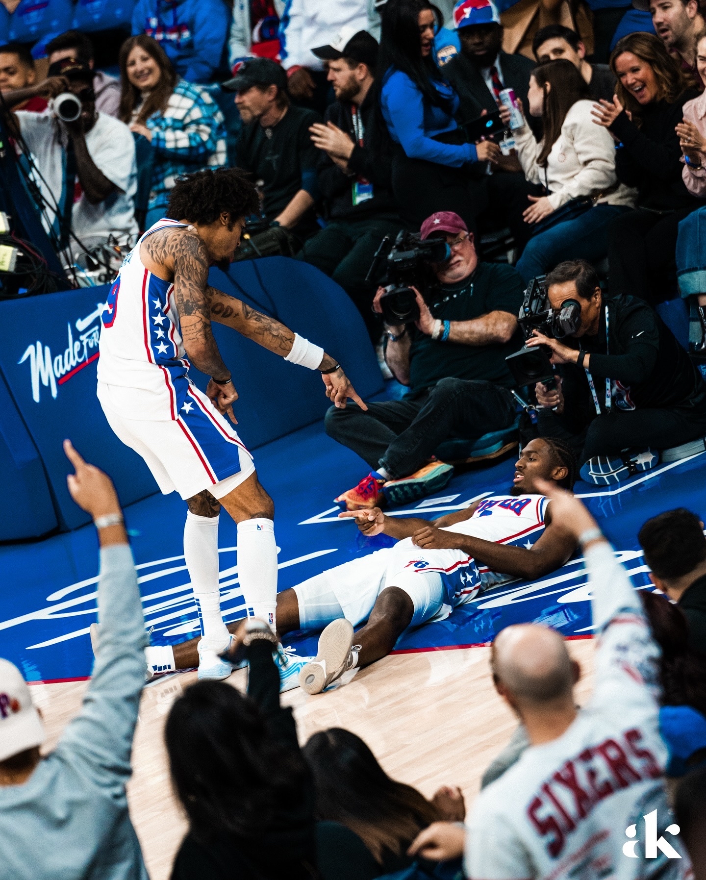 76人主场击败魔术，继续领先东部