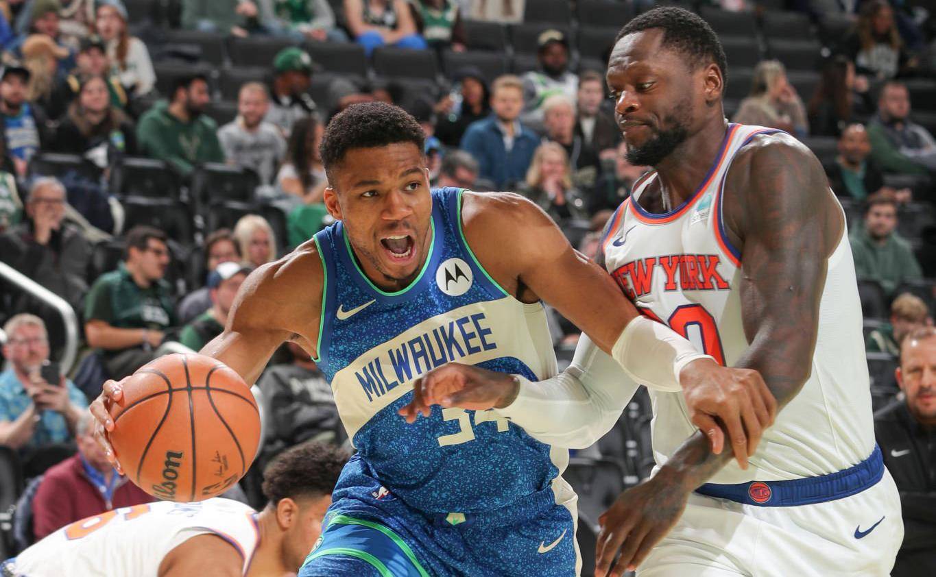 尼克斯主场战胜魔术，巴雷特23分