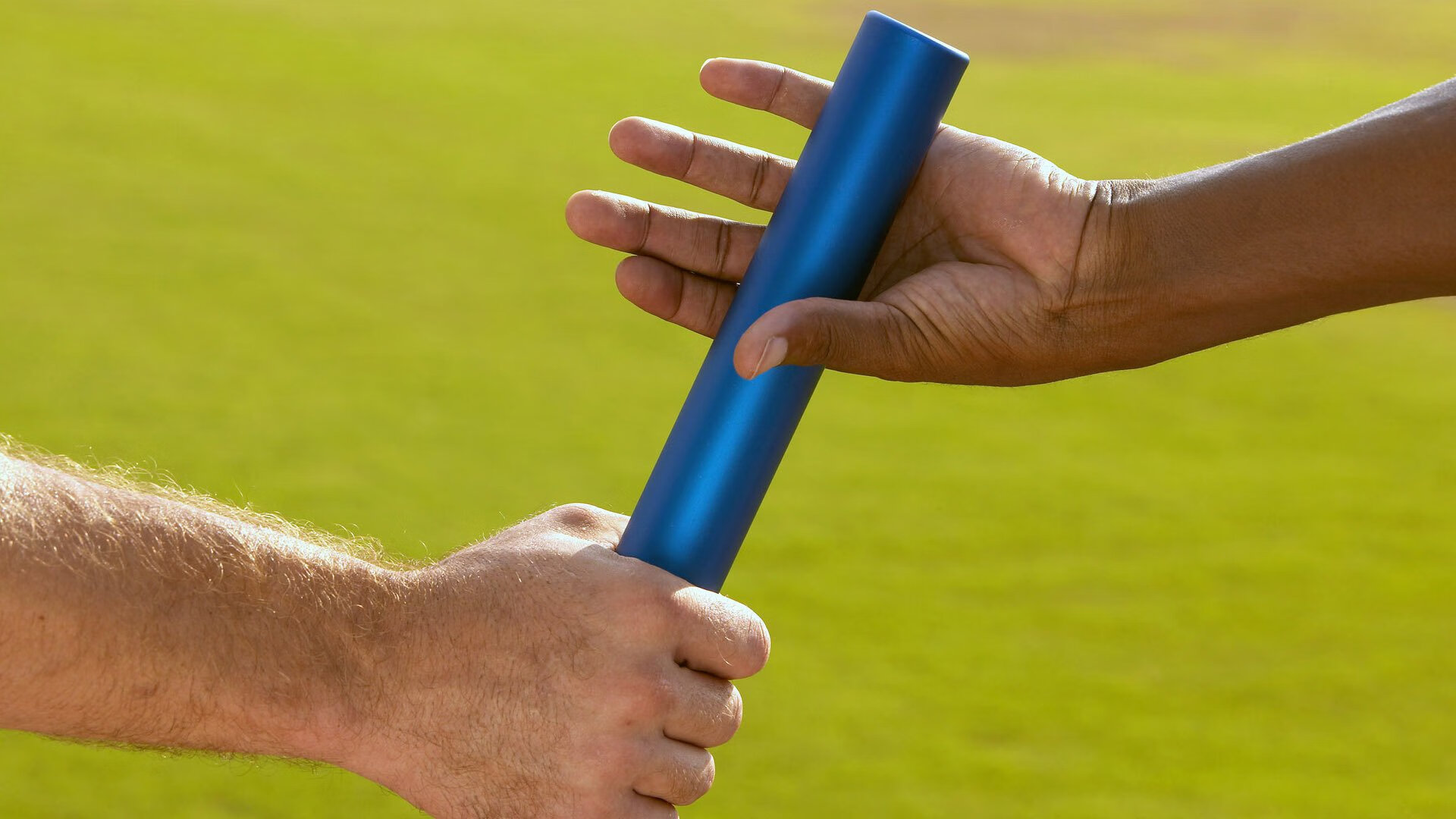 开云体育官方网站-红袍少年力斩蓝色巨人，佩雷兹的雨中狂想曲与中游王座的加冕礼